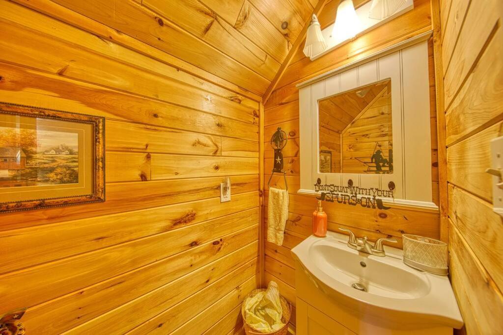 Serenity, A Rustic Log Cabin Retreat Sevierville Exterior photo