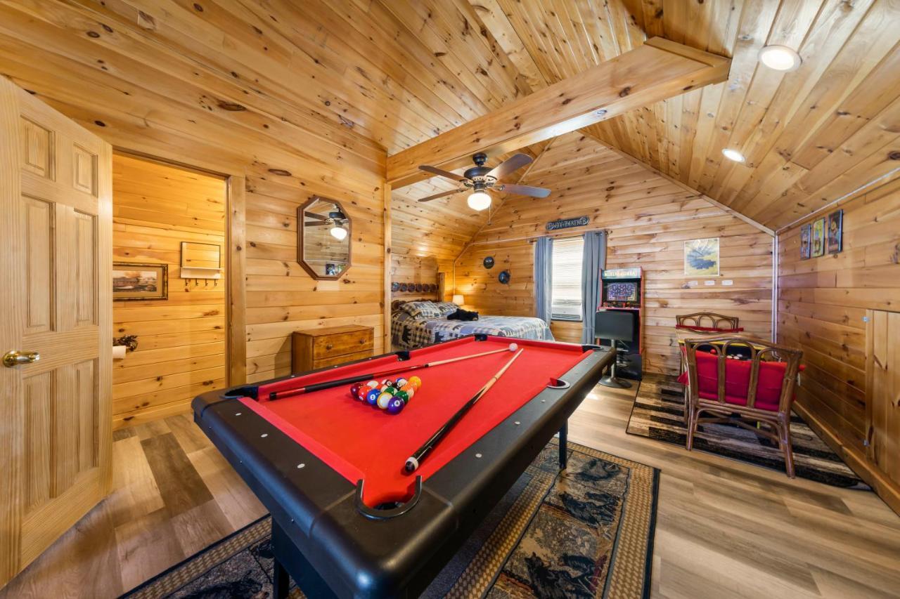 Serenity, A Rustic Log Cabin Retreat Sevierville Exterior photo