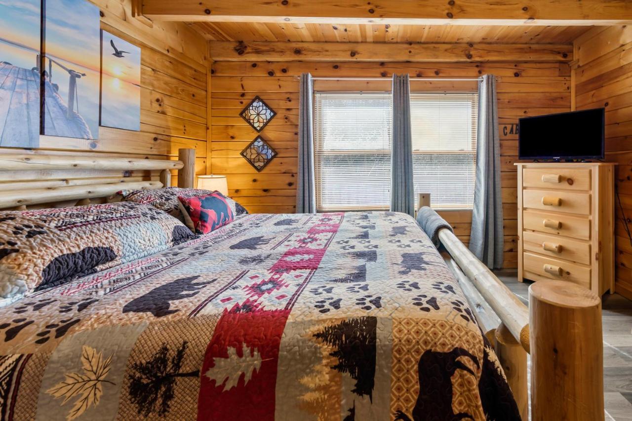 Serenity, A Rustic Log Cabin Retreat Sevierville Exterior photo