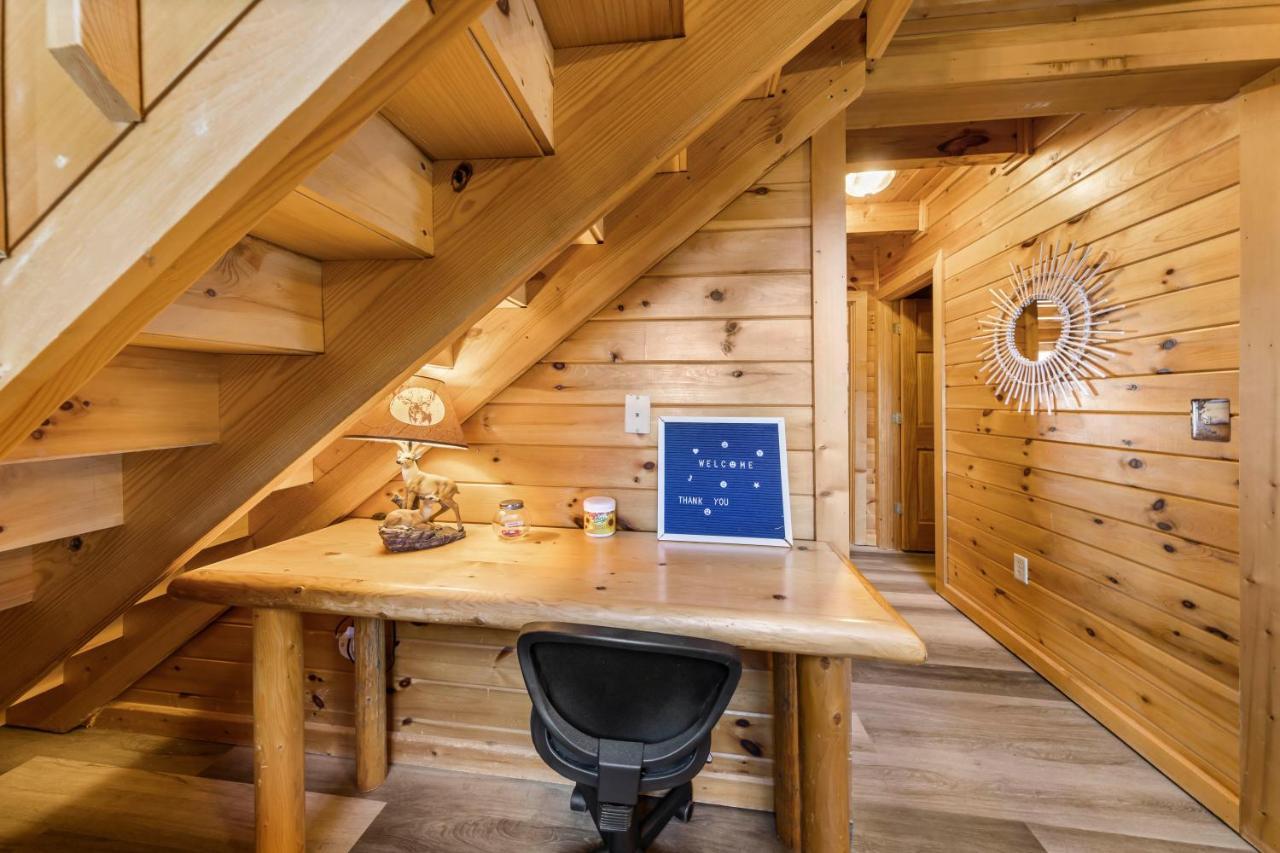 Serenity, A Rustic Log Cabin Retreat Sevierville Exterior photo