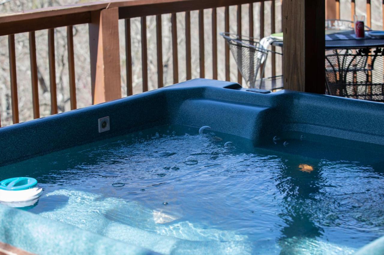 Serenity, A Rustic Log Cabin Retreat Sevierville Exterior photo